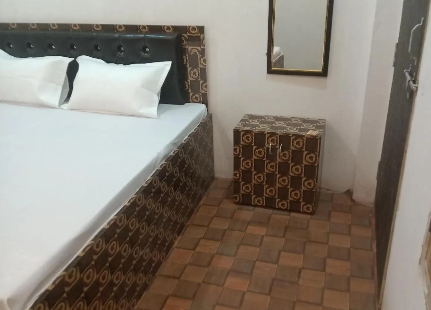 Shivaay Homestay فاراناسي شقة